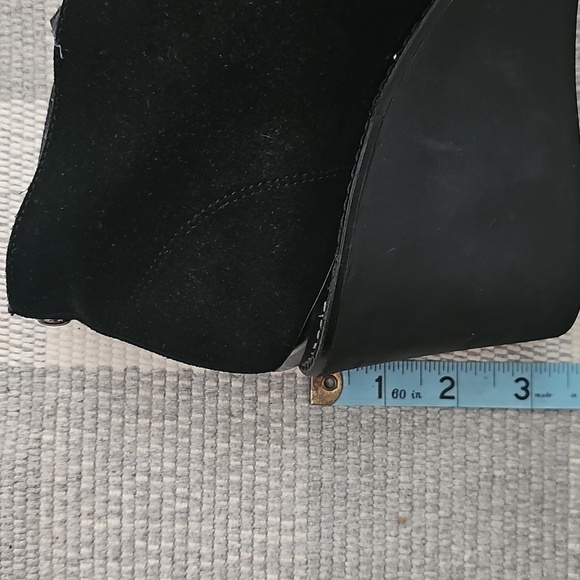 Donald J. Pliner Sz 9 Black Ankle Boots - Picture 7 of 7